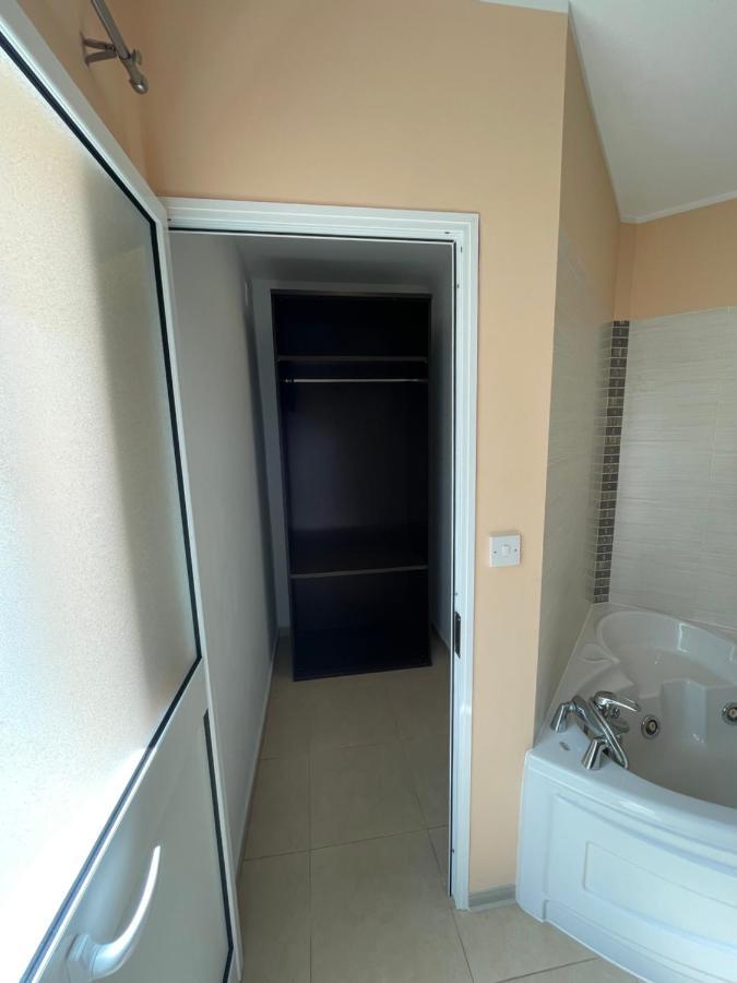 Sogdiana Guest House Сент Джулианс Экстерьер фото